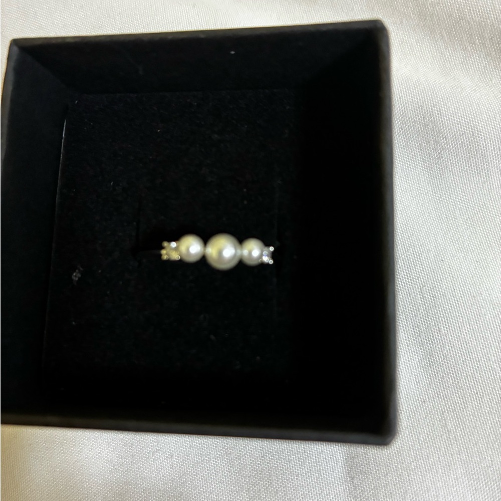 Elegant Pearl and Stirling Silver Women's Ring